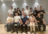 怀远首次卖货直播：人气旺，3分钟1000个单瞬间空空如也。怀远现场显得拘谨。