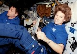 如何保护女宇航员在太空中的隐私？怎样满足其它生活需要？有自己的妙招