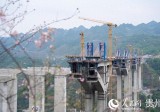 一座大桥四项第一 直击贵州六枝特大桥建设现场