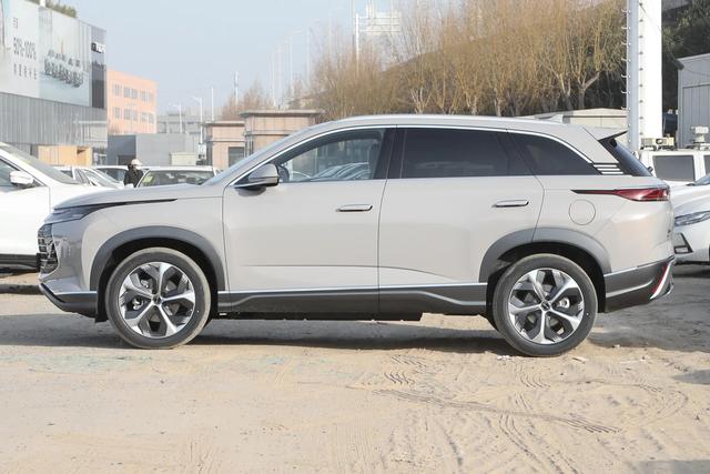 想买5座中型新能源SUV，不妨看看这两款，安全安静，好用好开  第6张