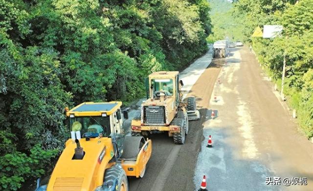 为什么中国的公路总是在翻修，而日本却常年如新？难道技术不如人吗？  第2张