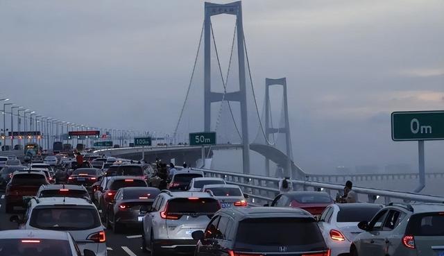 面子工程？中国建造的深中通道，花费500亿元，开通仅一小时就严重拥堵？  第9张