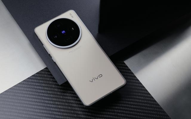 iQOO12和vivo也是直面屏幕。 如何选择X100s？  第2张